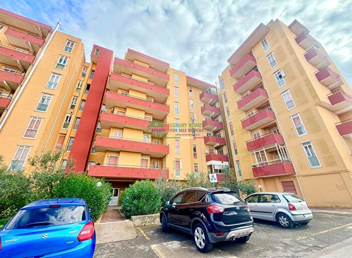 Appartamento con 5 locali in vendita in Via Aldo Moro, Ragusa