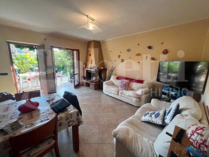 Casa quadrilocale in vendita in Via Edmondo De Amicis, Anzio