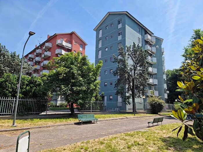 Appartamento trilocale in vendita in Viale Ungheria, Milano