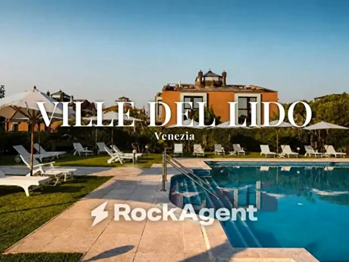 Appartamento trilocale in vendita in Via Marcantonio Bragadin, Venezia
