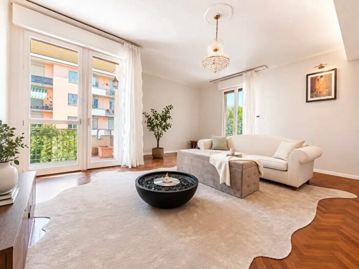 Appartamento con 6 locali in vendita in Via Renato Fucini, Empoli