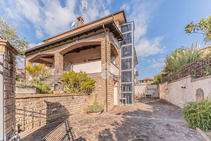 Casa con 8 locali in vendita in Località Impresa, Vejano