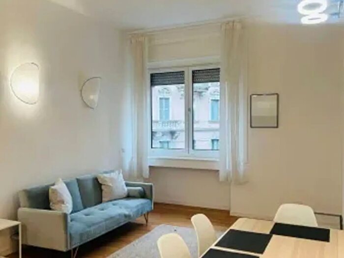 Appartamento trilocale in affitto in Corso Magenta, Milano