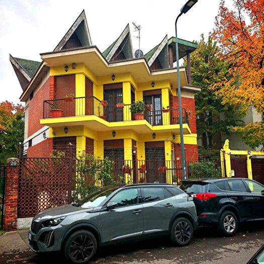 Casa con 5 locali in vendita in Via Sorrento, Milano