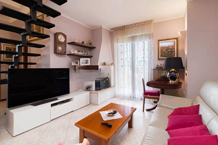 Appartamento quadrilocale in vendita in Via Appennini Milano, Milano