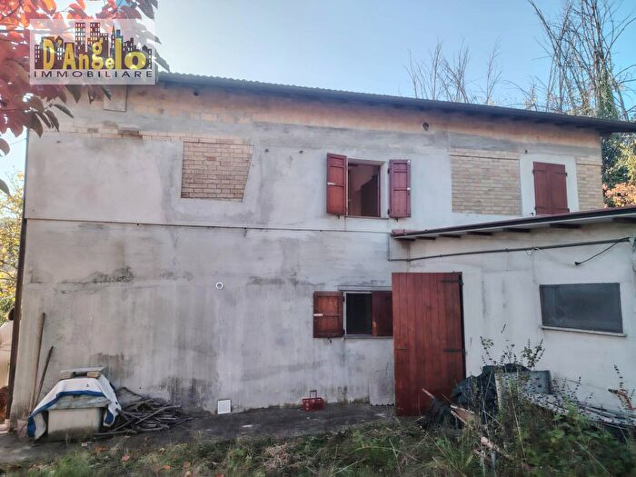 Casa quadrilocale in vendita in Contrada Tesino, Offida
