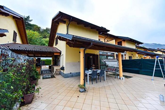 Casa con 6 locali in vendita in Via Capitan De Poi, Givoletto