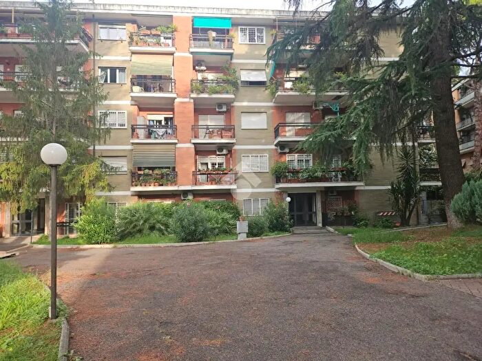 Appartamento trilocale in affitto in Via Antonio Silvani, Roma