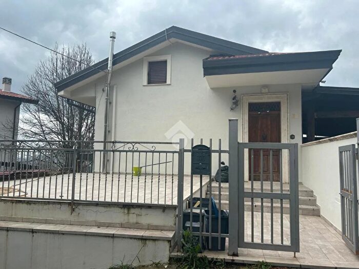 Appartamento trilocale in vendita in Via Acqua Coperta, Casali del Manco