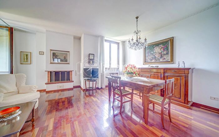 Appartamento trilocale in vendita in Via Sciesa, Gallarate