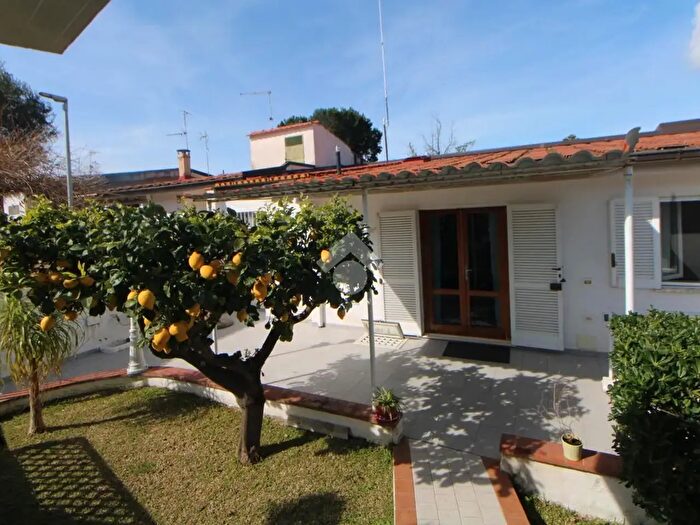 Casa con 8 locali in vendita in Via San Paolo, Centola
