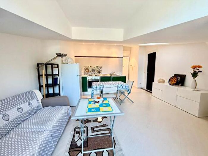 Appartamento bilocale in vendita in Via Pollupice, Pietra Ligure