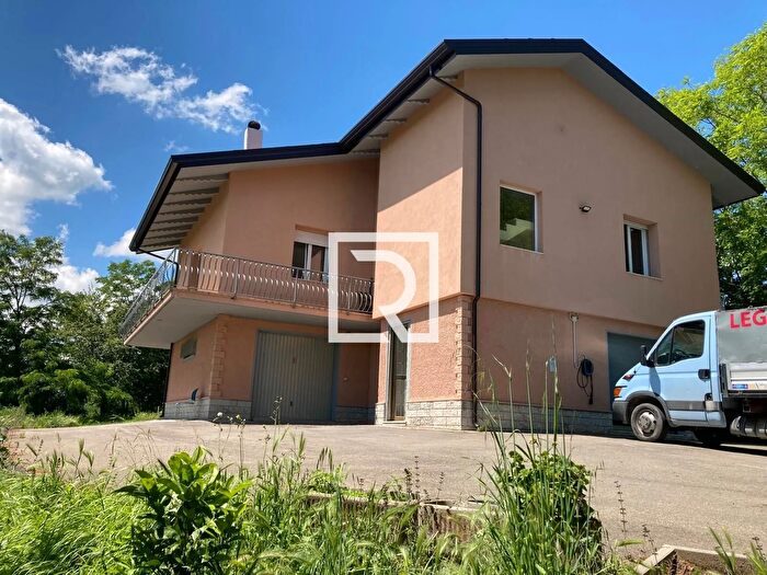 Casa con 9 locali in vendita in Sogliano Al Rubicone