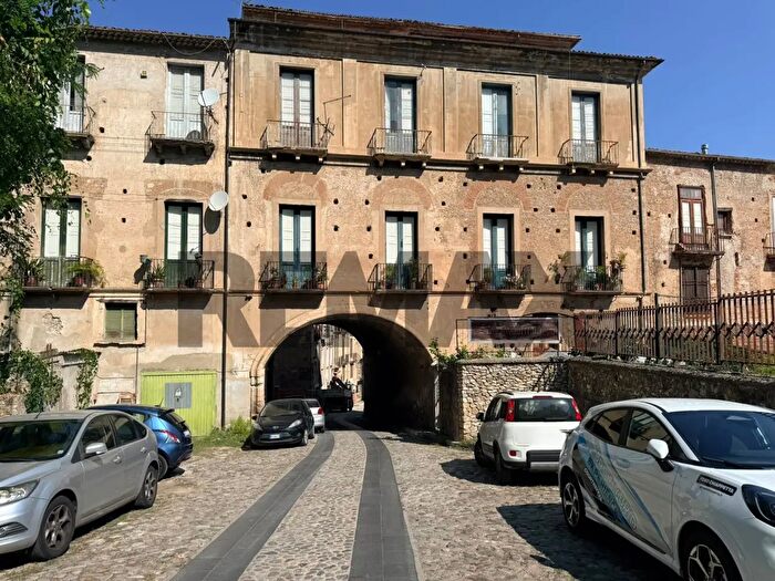 Appartamento con 7 locali in vendita in Salita Archi di Ciaccio, Cosenza