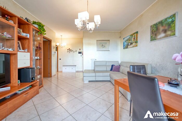 Appartamento trilocale in vendita in Via Giosuè Carducci, Casalmaiocco