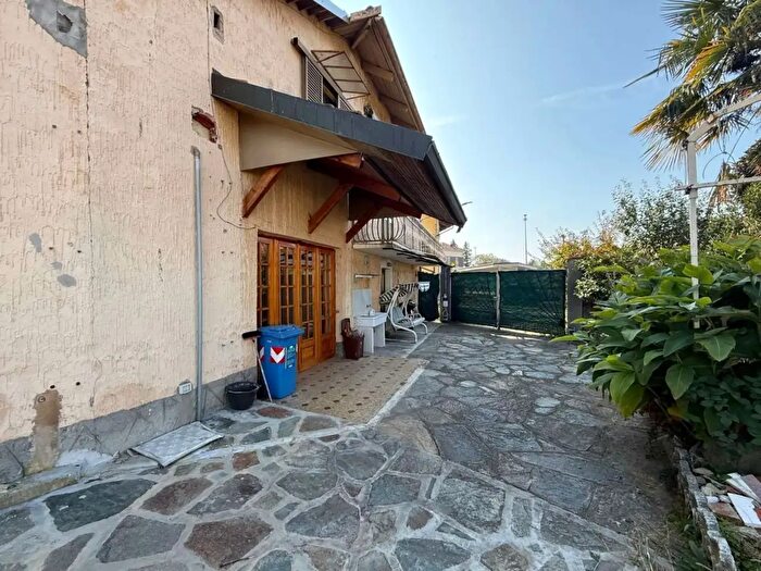 Casa con 8 locali in vendita in Via Ponte Masino, Nole