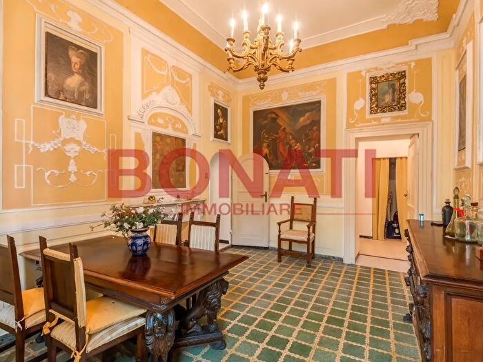 Appartamento con 8 locali in vendita in Piazza Sant'Agostino, La Spezia