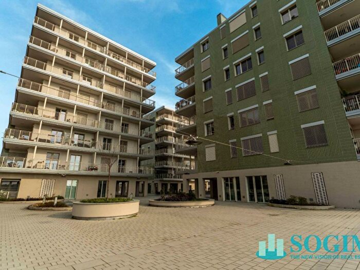 Appartamento trilocale in affitto in Via Bianca Ceva, Bisceglie, Milano