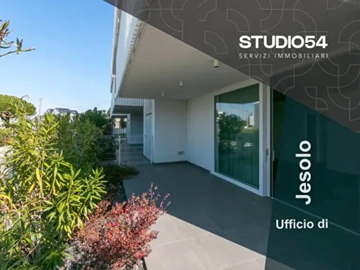 Appartamento trilocale in vendita in Via Don Guerrino Bertolin, Jesolo