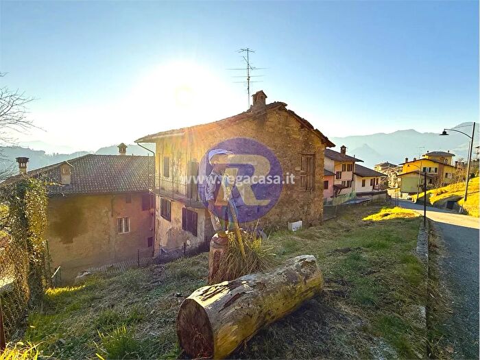Casa con 5 locali in vendita in Via Santa Croce San Pellegrino Terme Bg, Val Brembilla
