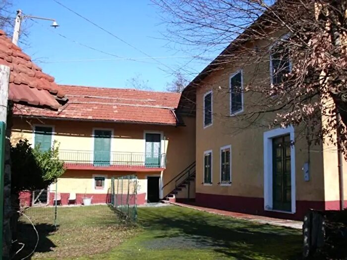 Casa con 12 locali in vendita in Sp, Pontinvrea