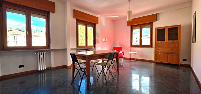 Appartamento trilocale in vendita in Via Carlo Promis, Aosta