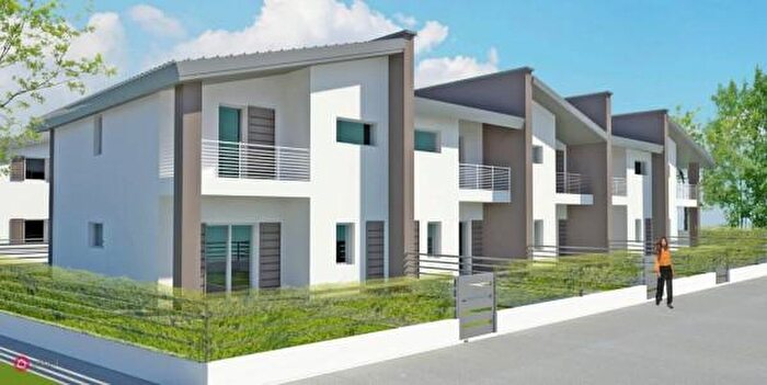 Casa con 6 locali in vendita in Latina