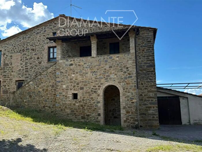 Casa con 11 locali in vendita in Montalcino