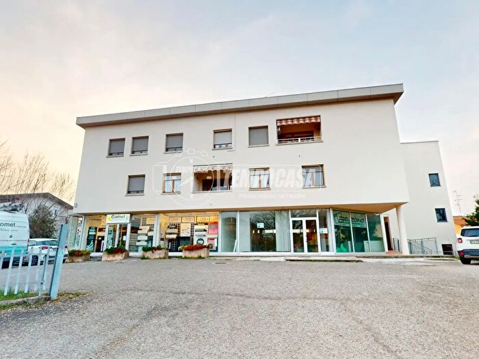 Appartamento quadrilocale in vendita in Via Giacomo Leopardi, Bagnolo In Piano