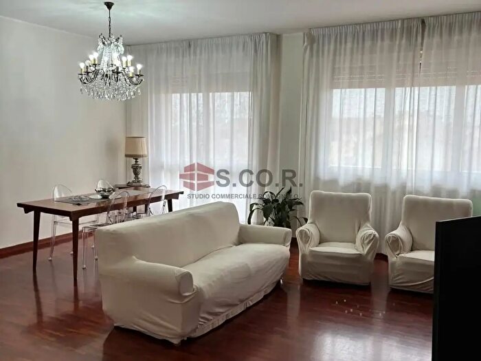 Appartamento con 6 locali in affitto in Ravenna