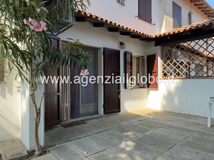 Casa trilocale in affitto in Viale Canada, Lido delle Nazioni, Comacchio