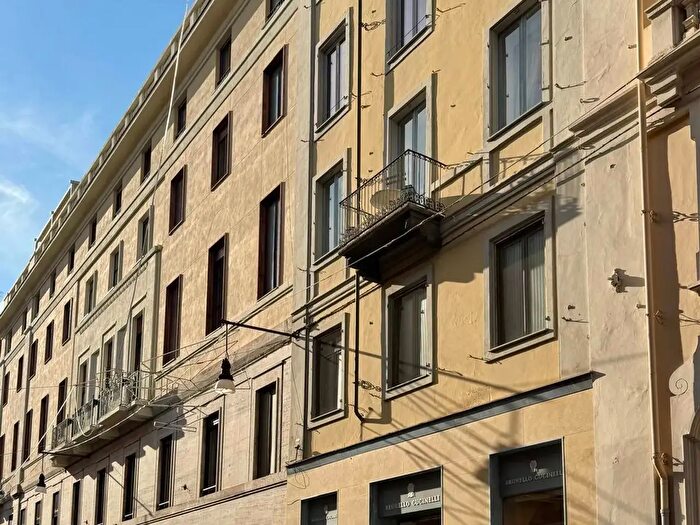 Appartamento quadrilocale in affitto in Via Giuseppe Lagrange, Torino