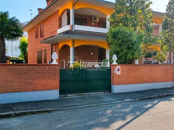 Casa con 6 locali in vendita in Castelnuovo Rangone