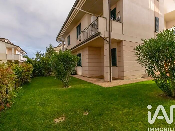 Appartamento con 8 locali in vendita in Via Einaudi, Ponsacco