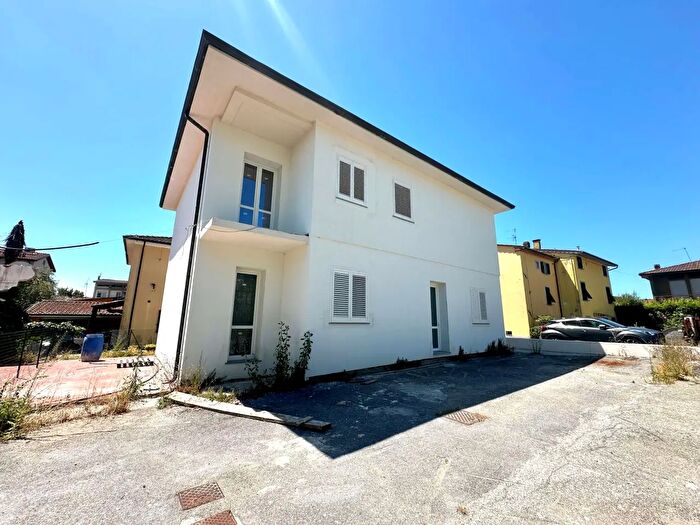 Appartamento quadrilocale in vendita in Via delle Ville, Capannori