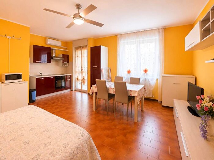 Appartamento monolocale in affitto in Viale Giulio Cesare, Bicocca, Novara