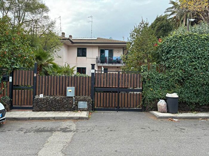 Casa con 6 locali in affitto in Via Modena, Centro, San Giovanni la Punta