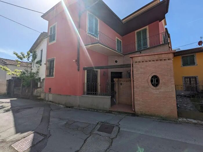 Casa con 5 locali in vendita in Barga