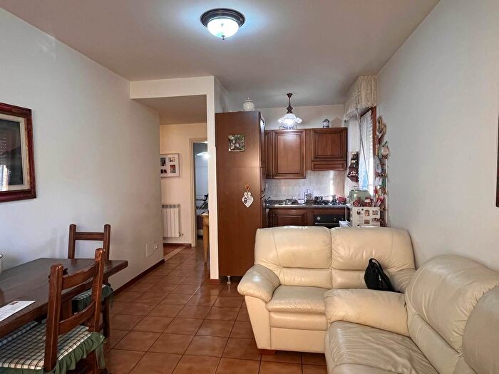 Appartamento quadrilocale in vendita in Via Enrico Paladini, Viareggio