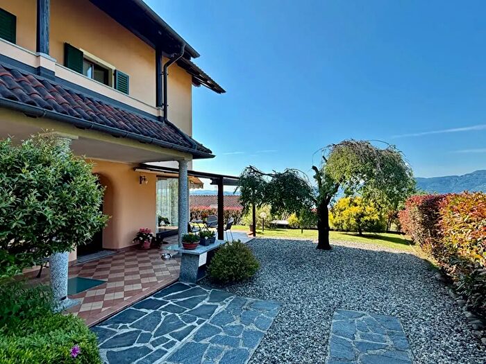 Casa con 8 locali in vendita in Via Reginetta Francioli, Verbania