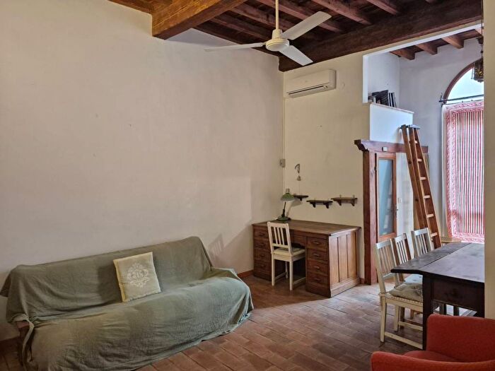 Appartamento trilocale in affitto in Via Santa Monaca, San Frediano, Firenze