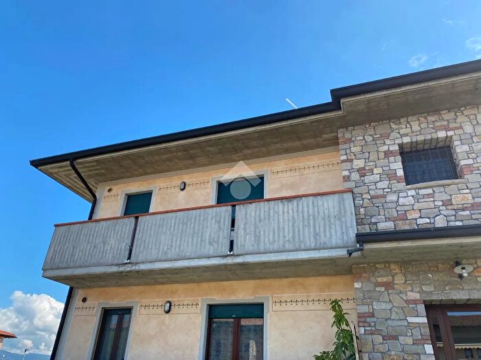 Appartamento trilocale in vendita in Via Don Giovanni Lussardi, Cazzago San Martino