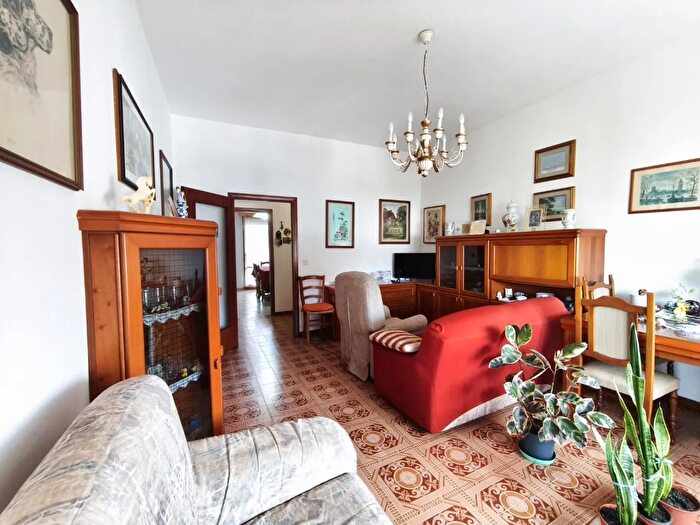 Appartamento con 6 locali in vendita in Via Fratelli Rosselli Pontedera, Pontedera