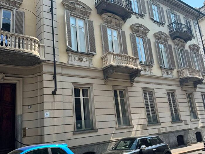 Appartamento trilocale in affitto in Via Giovanni Giolitti, Via della Rocca, Torino