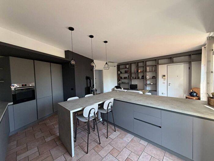 Appartamento trilocale in affitto in Via Mario Locatelli, Centro, Sesto Calende