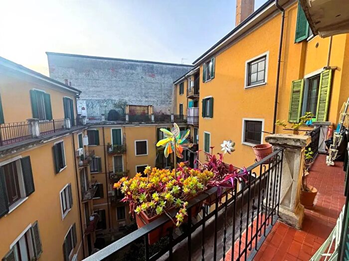 Appartamento trilocale in affitto in Via Casoretto, Milano