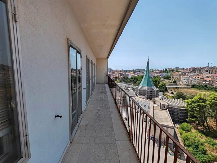 Appartamento con 9 locali in vendita in Ragusa