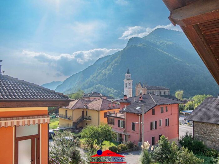 Casa quadrilocale in vendita in Via Luglio, San Damiano Macra
