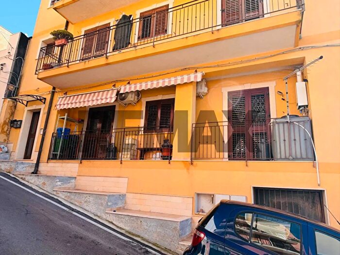 Appartamento quadrilocale in vendita in Via Gian Battista Vico, Siracusa