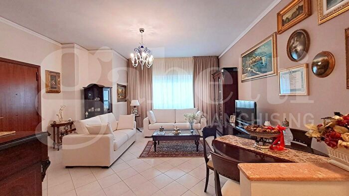 Appartamento quadrilocale in vendita in Via Carlo Gemmellaro, Aci Castello